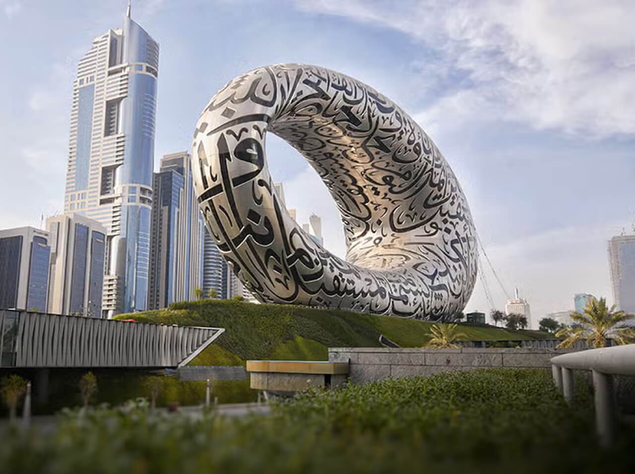 https:--fandcproperties.ae-uploads-panel-blogs-thumbnails-musée_du_futur_de_dubaï :_votre_guide_complet_du_visiteur_thumbnail_1751378874.jpeg